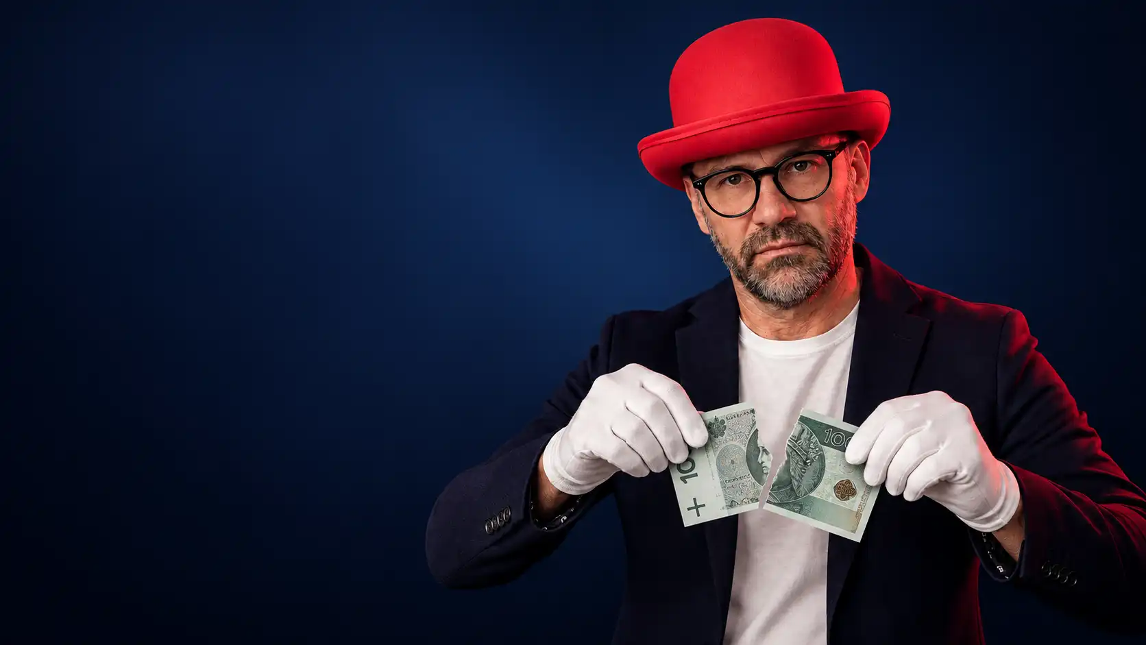 Rafał Kocik holding a torn PLN 100 banknote