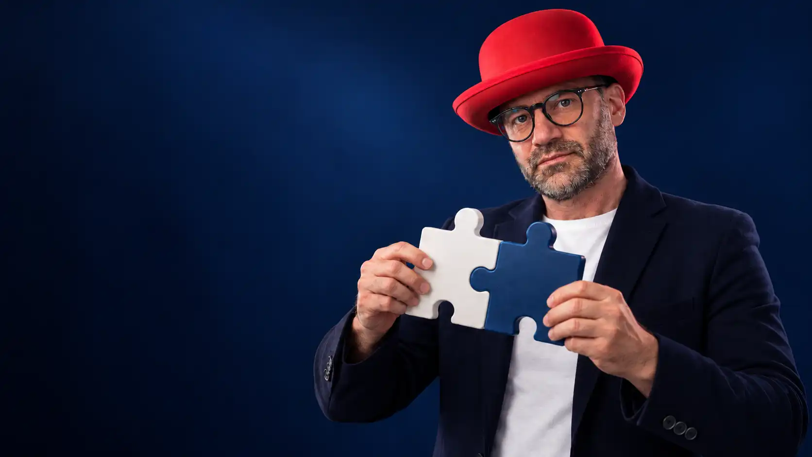 Rafał Kocik joining two matching puzzle pieces